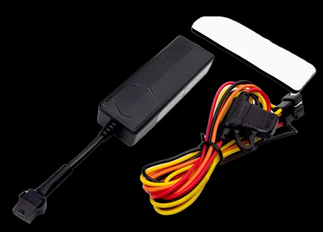 Traceur GPS Wiretrack avec tous ses composants et son boîtier de protection